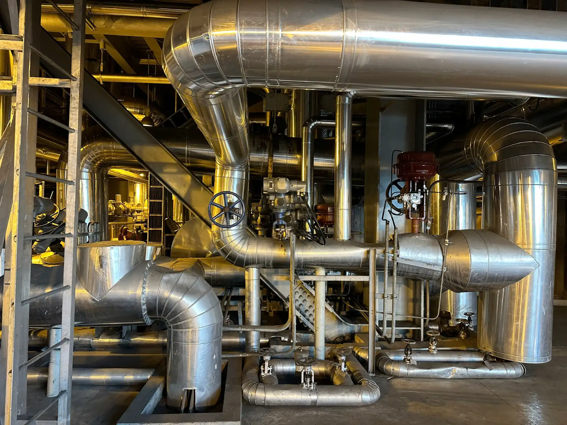 Cụm van và thiết bị điều khiển trên đường ống phụ trợ