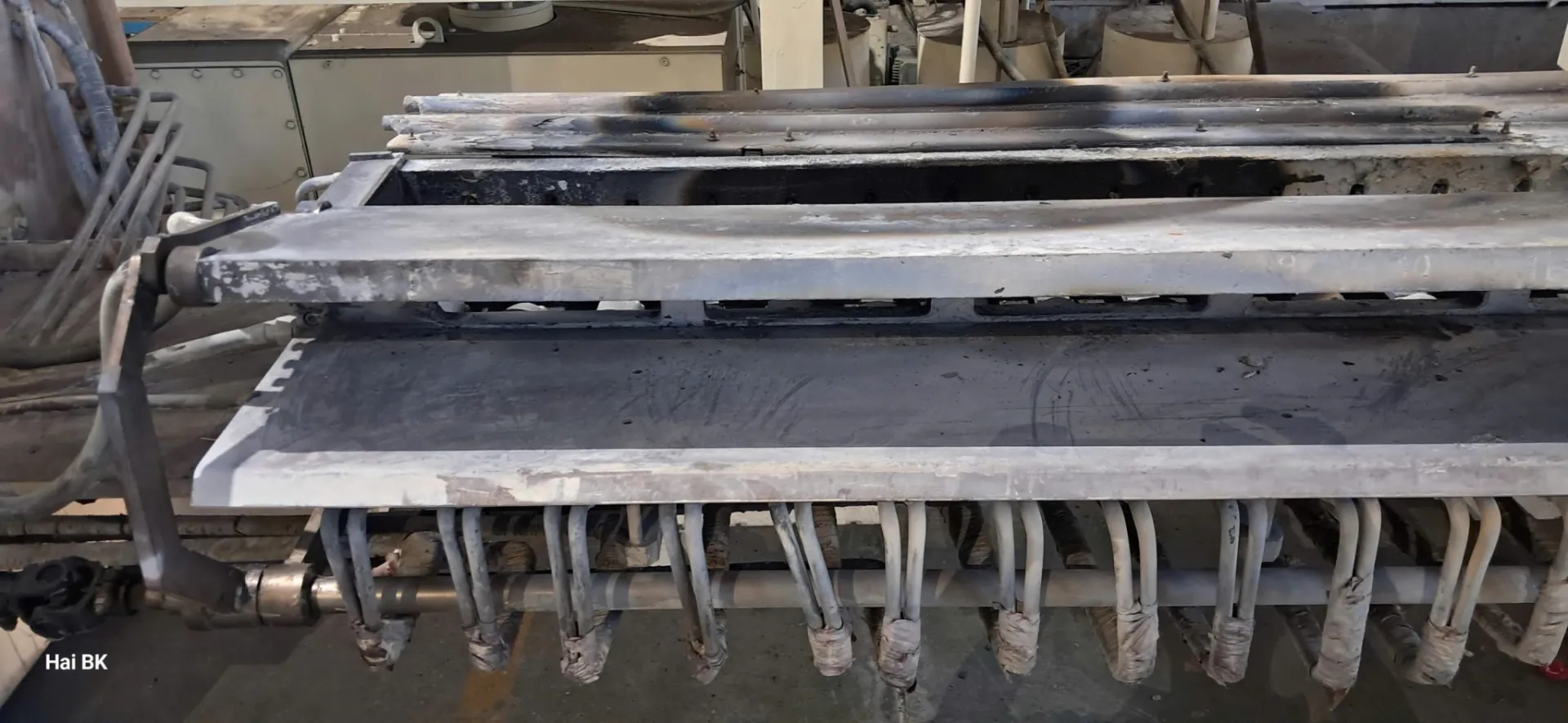 Cụm boat và đường dây cấp nhiệt trong lò phủ nhôm